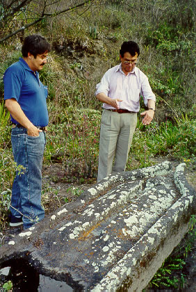 Basalt or andesite stone slab referred to as a “sacrificial stone.” It is located north of Atuntaqui, but has been removed from its original placement. Edison Ruiz of Atuntaqui with José Echeverría.